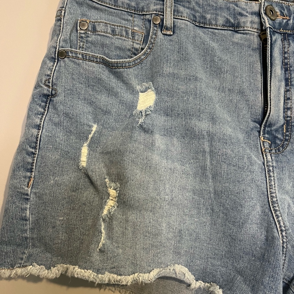 Torrid Denim Women's Shorts Size 16 - Picture 2 of 6